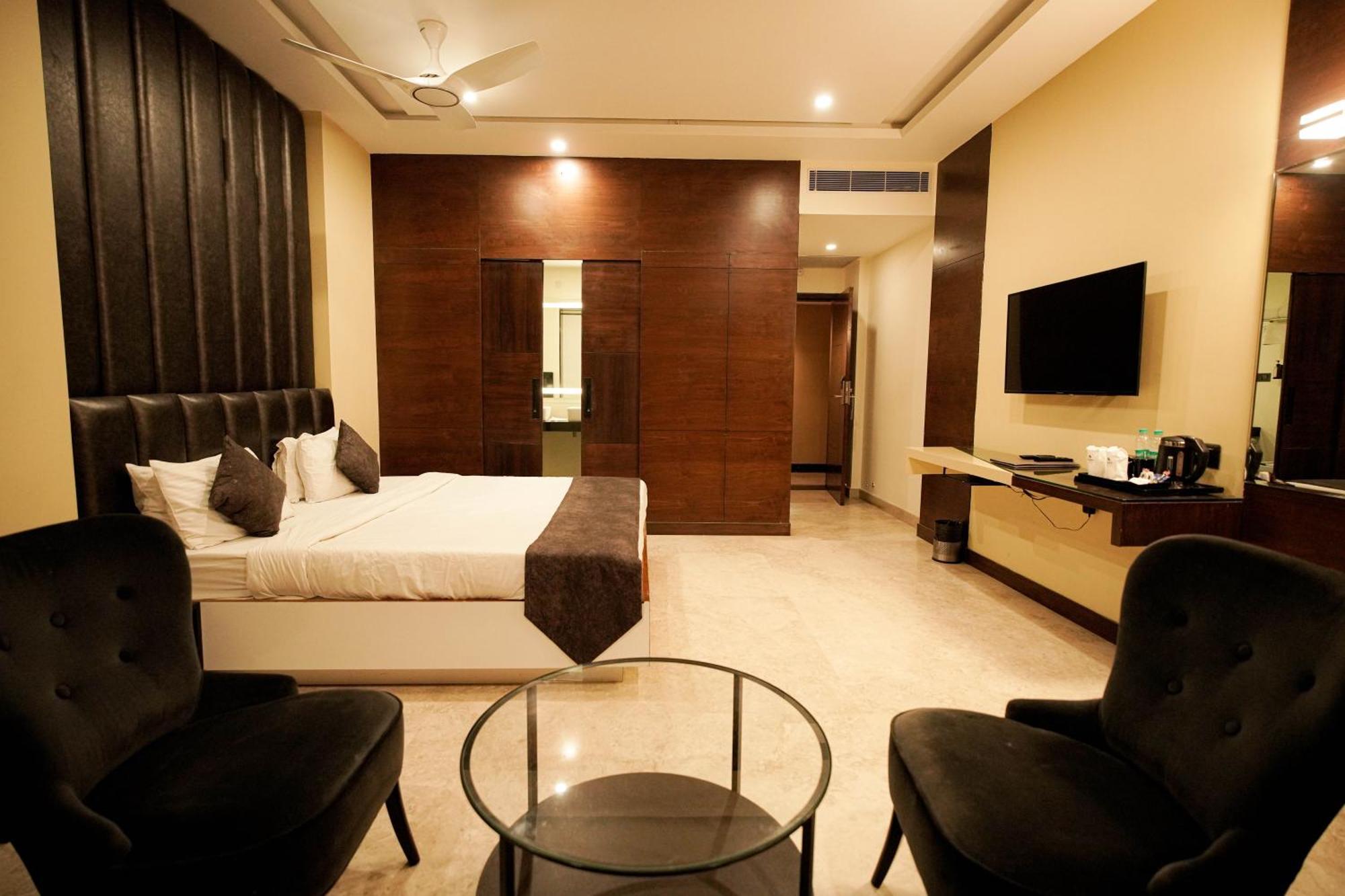 Cliff Embassy Banquet And Suites Shivamogga Exteriör bild