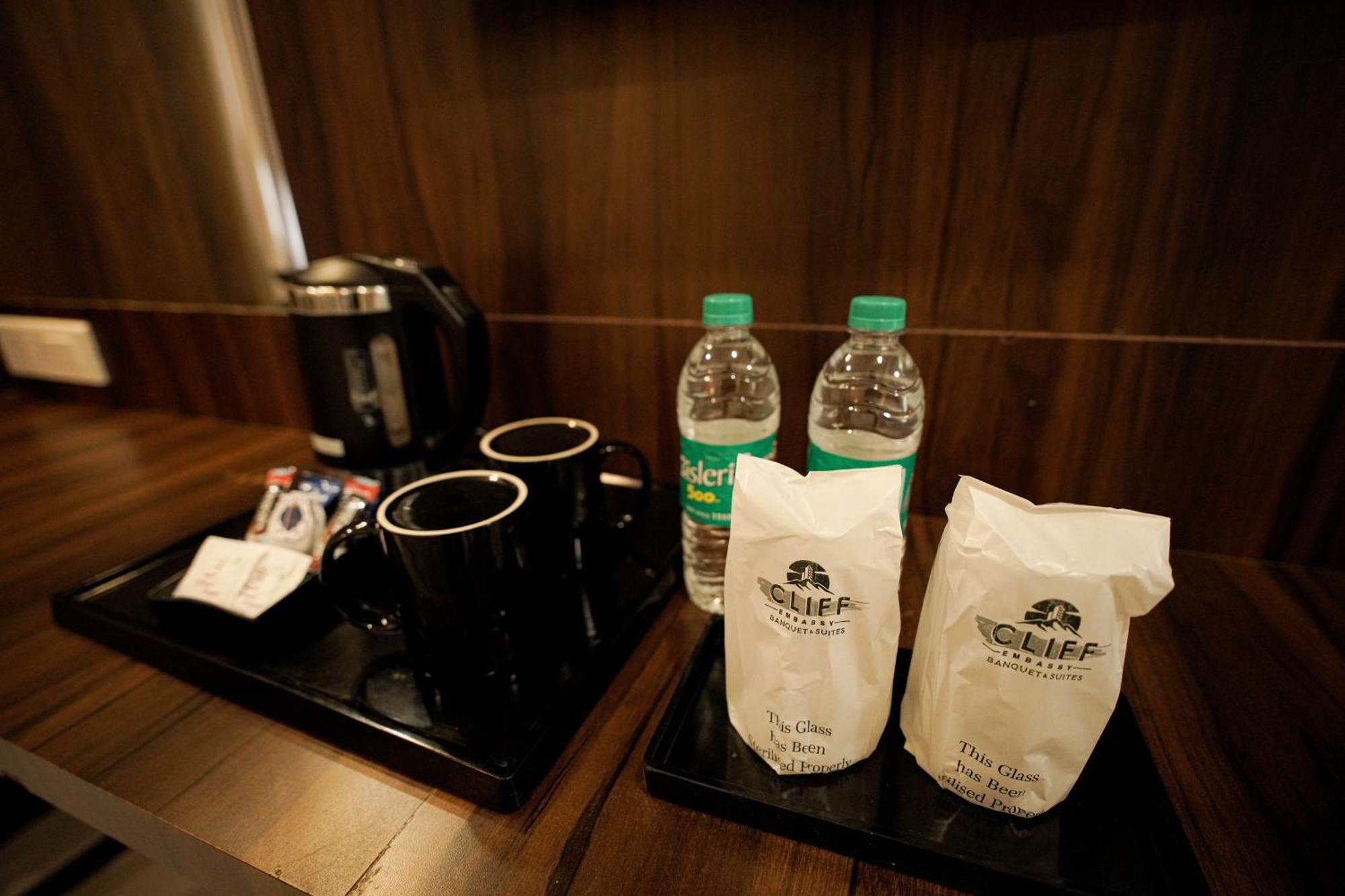 Cliff Embassy Banquet And Suites Shivamogga Exteriör bild