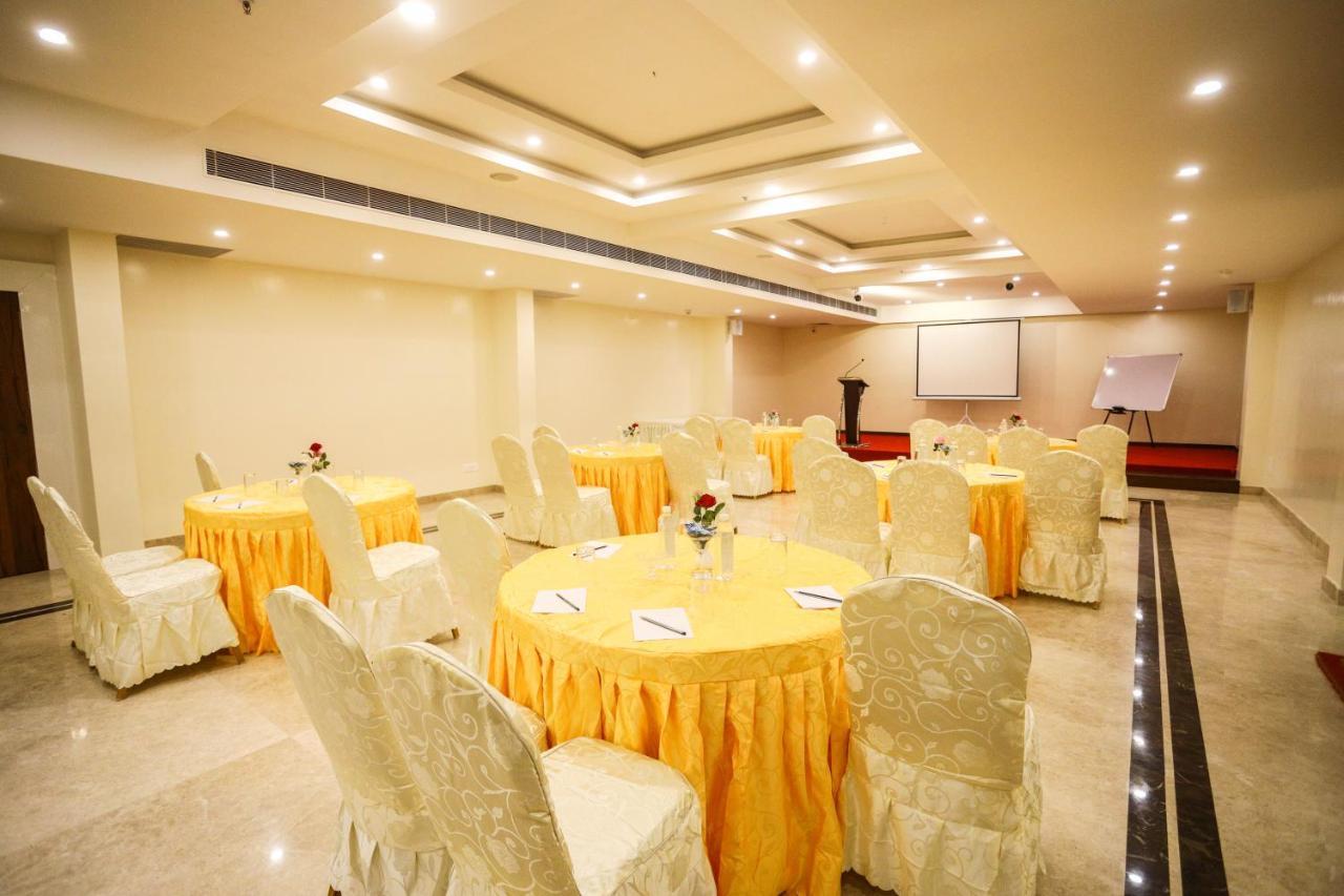 Cliff Embassy Banquet And Suites Shivamogga Exteriör bild