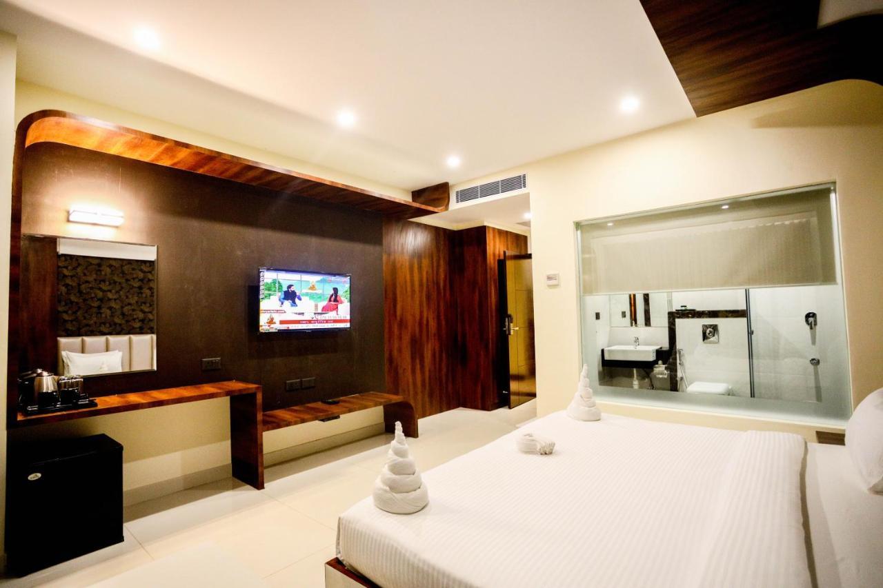 Cliff Embassy Banquet And Suites Shivamogga Exteriör bild