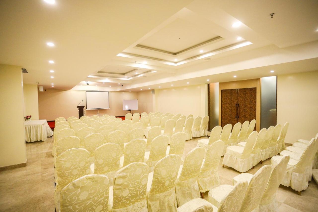 Cliff Embassy Banquet And Suites Shivamogga Exteriör bild