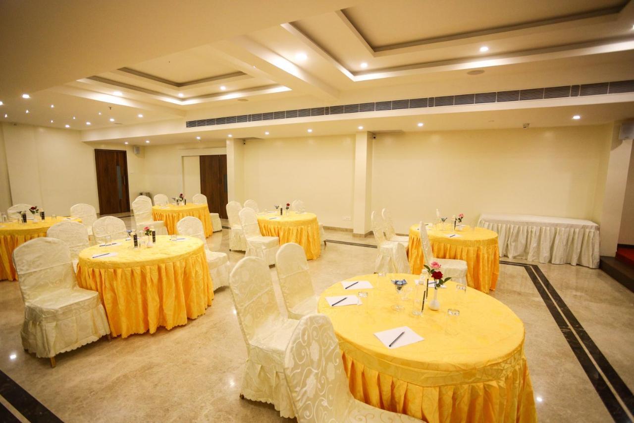 Cliff Embassy Banquet And Suites Shivamogga Exteriör bild