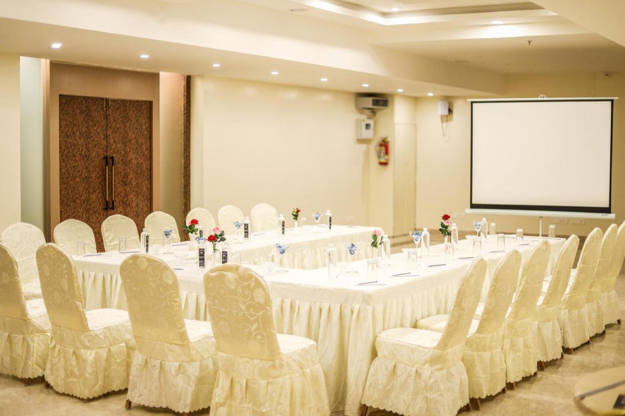 Cliff Embassy Banquet And Suites Shivamogga Exteriör bild